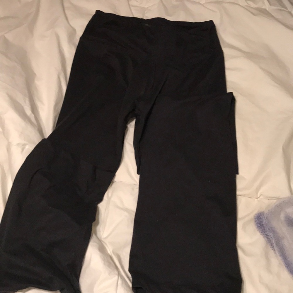 Black yoga pants
